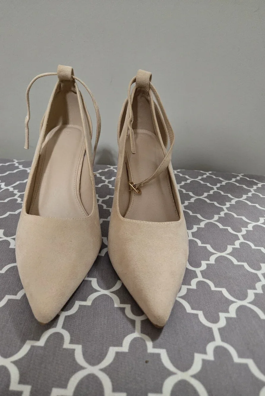 N/A elegant women